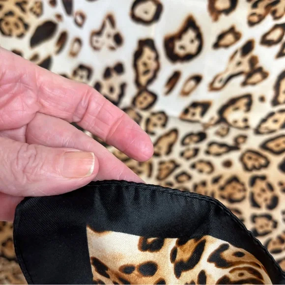 Big Leopard Silky Scarf-no label- machine edge-32"x35" sm flaw see pic - Picture 6 of 8